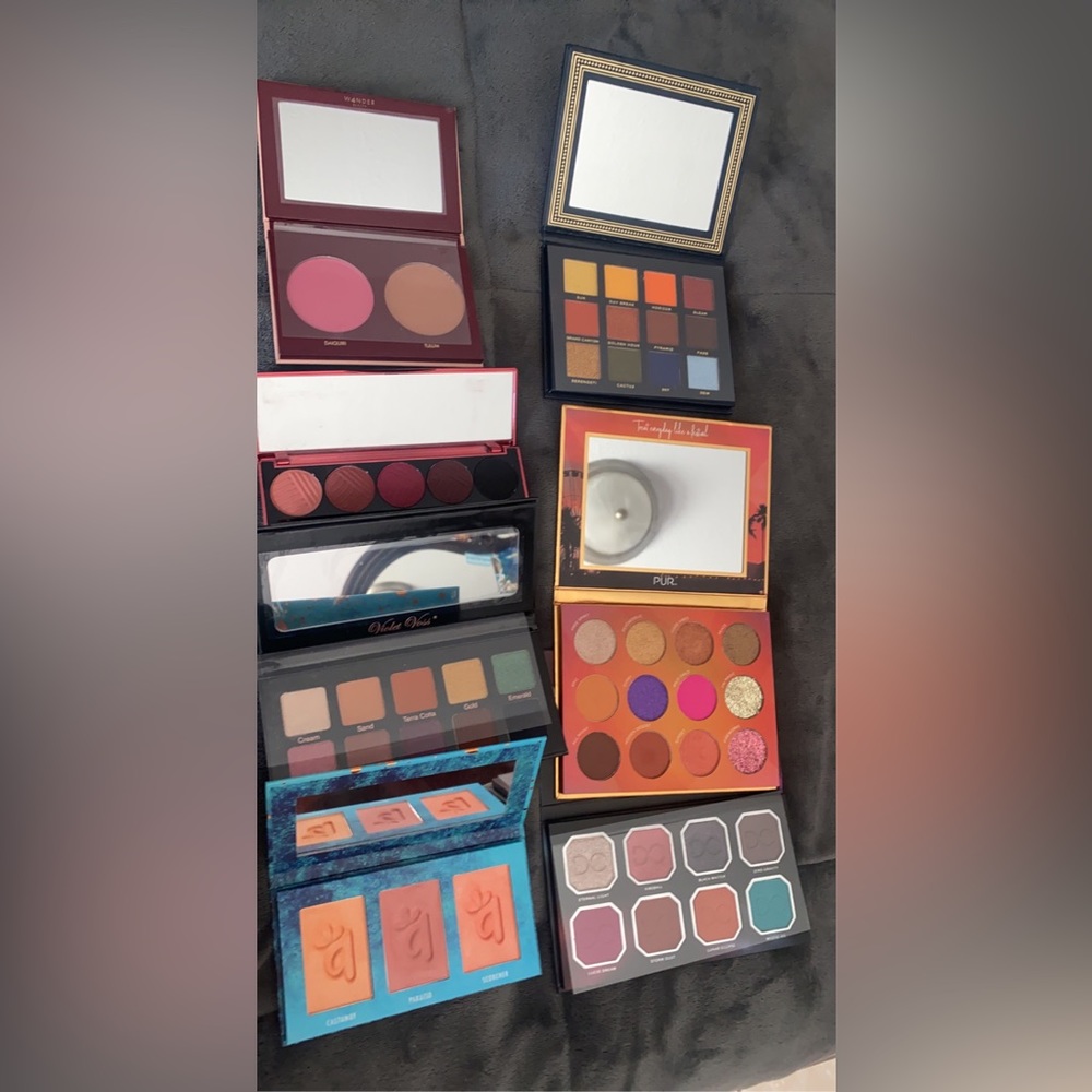 Makeup pallets, eyeshadow, blush , blush/bronzer